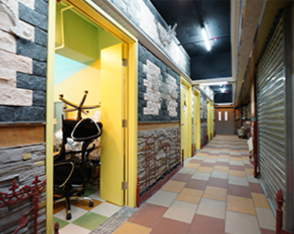 Canaan Mini Storage Tsuen Wan - Colorful corridor with themed storage units